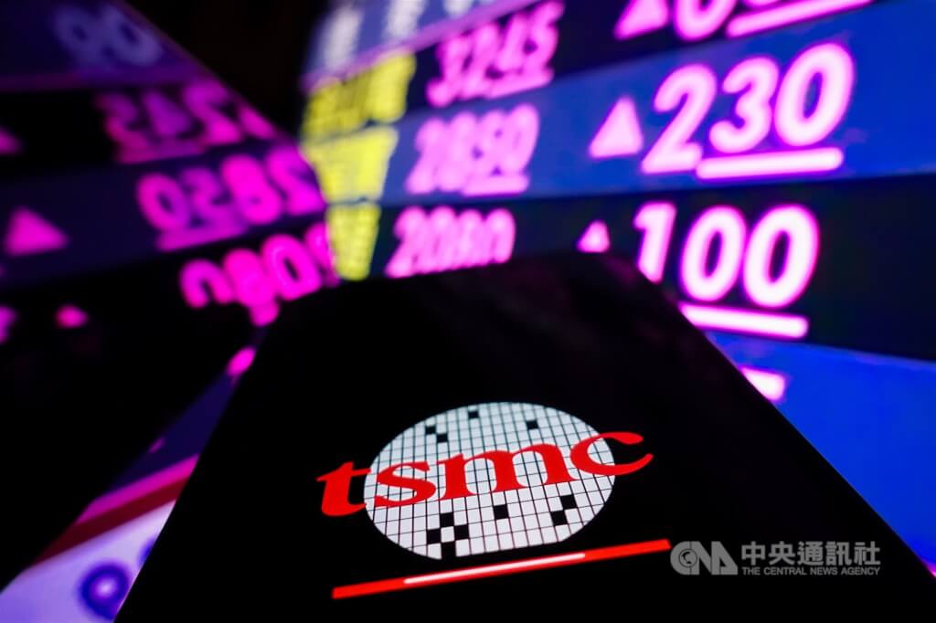 台股上漲302點收25880點新高　台積電收1295元新天價