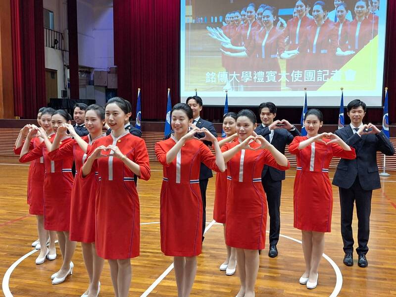 銘傳禮賓大使連41年服務國慶　強化久站跑走訓練