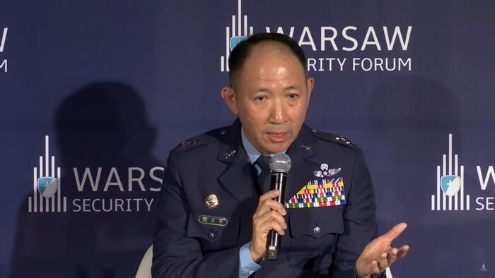 情報次長穿軍服出席華沙安全論壇　台灣安全地位提升