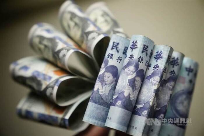 股匯不同調　台股攻克27000點新台幣跌破30.5元