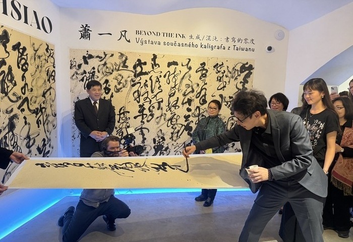 當代書法家蕭一凡布拉格個展  即席揮毫驚豔觀眾