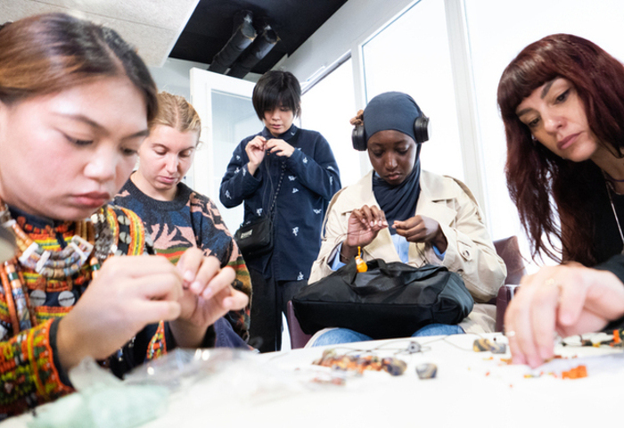 學串珠戴文化  巴黎女人為排灣族琉璃珠瘋狂