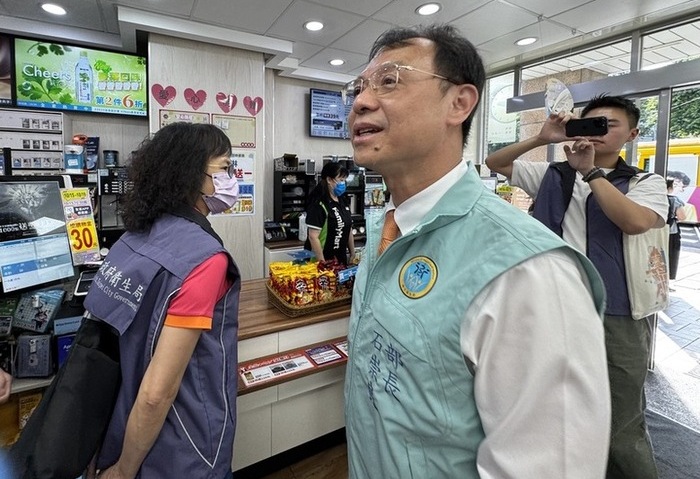 合法加熱菸開賣首日 石崇良率隊突襲檢查