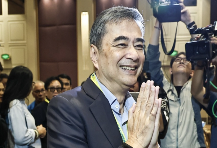 阿披實重掌民主黨　高票當選新任黨魁