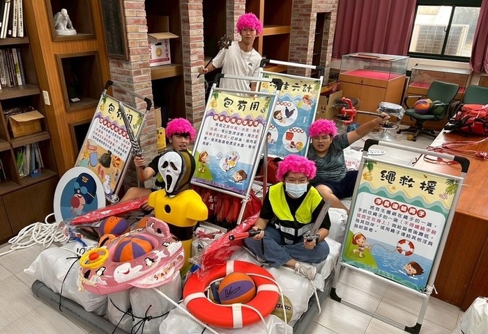 高雄創意造筏競賽　陳其邁攜YouTuber參賽