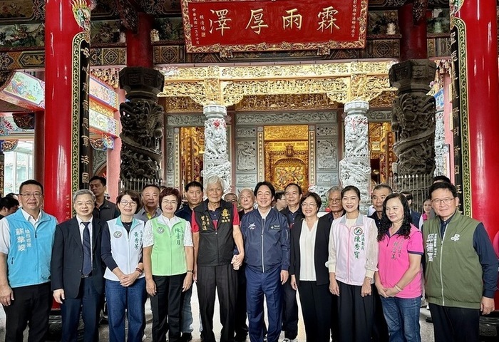 總統赴彰化伸港福安宮贈匾  會後與地方座談聽民意