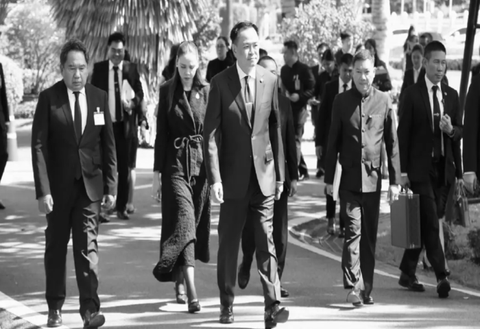 全國致哀一年　降半旗三十日