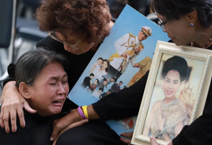 泰民自發悼念　朱拉隆功醫院現萬人送別王太后