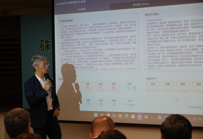 產官學開發AI評閱高中作文　教部：不是要取代老師