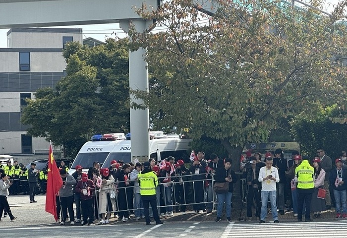 川習會場外　民眾憂韓國受兩大強國角力影響