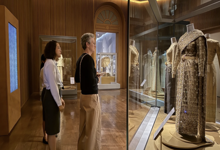 詩麗吉王太后時尚展　博物館免費開放