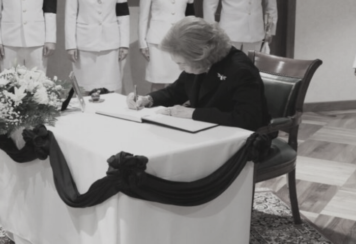 西班牙王太后赴泰國駐馬德里使館  弔唁詩麗吉王太后