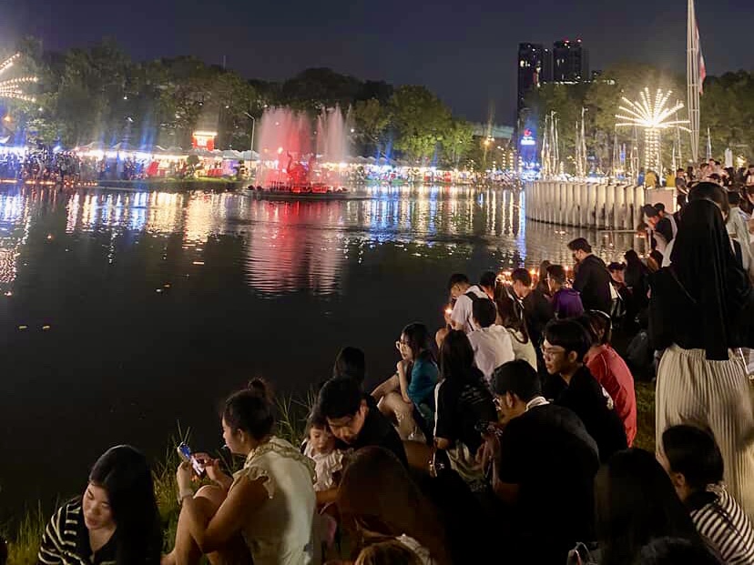 漫遊微笑國 ：水燈映夜河 曼谷的光與微笑