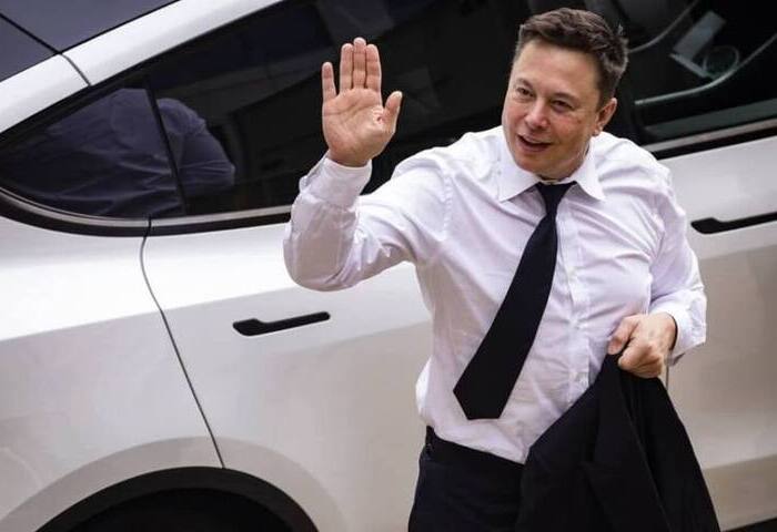 馬斯克擬建特斯拉巨型AI晶圓廠　考慮與英特爾合作