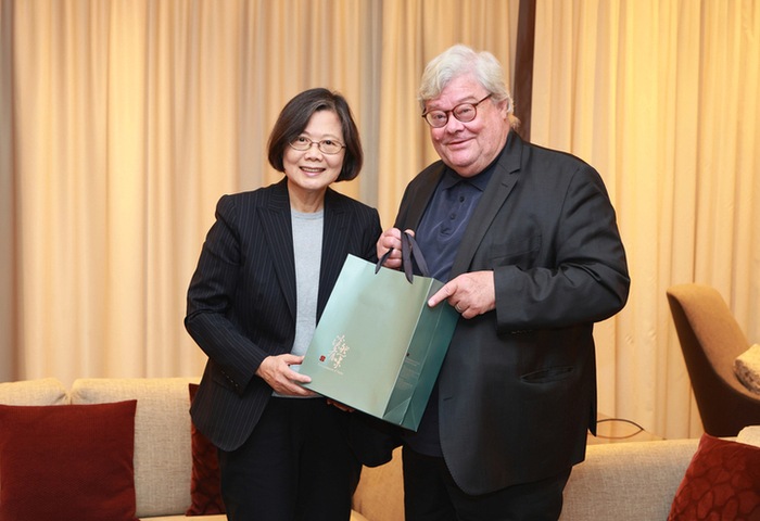 蔡英文訪德逢圍牆倒塌日　包瑞翰：與自由並肩同行