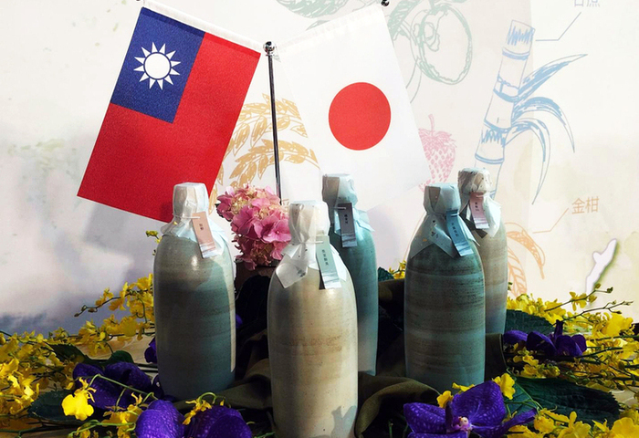 台日產業交流新火花　笠間燒酒瓶裝台灣農村釀酒