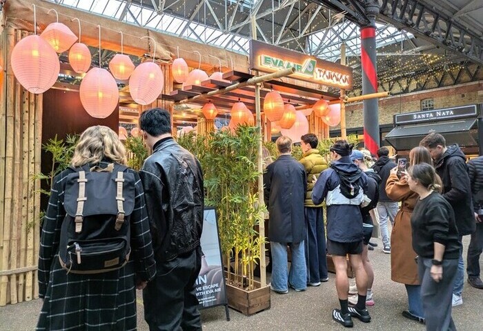 台灣天燈快閃倫敦市集　英國民眾一早排隊盼赴台旅遊