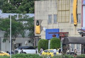 緬境戒備升級　疑似外籍撤離排隊候車