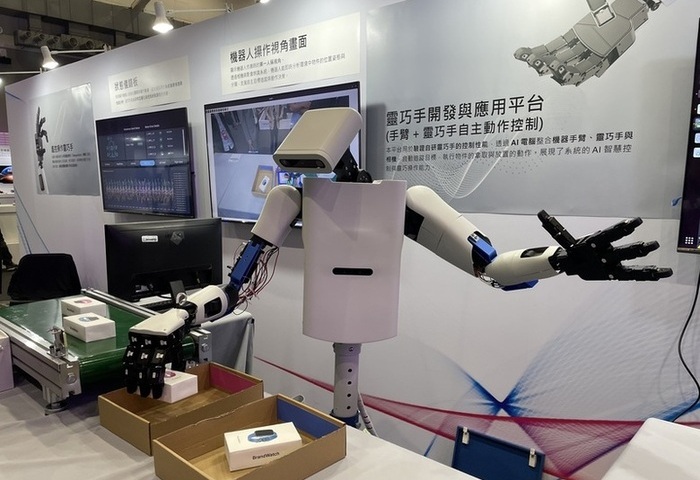 鴻海科技日開放民眾參觀　人形機器人應用成焦點