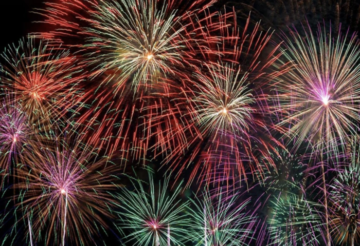 芭達雅國際煙火節登場　兩日匯演照亮海灣夜空