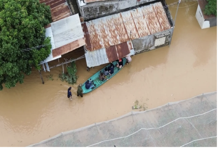 越南中部洪災擴大　逾百人失聯家毀農損嚴重