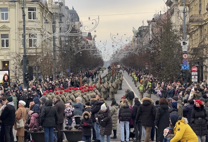 立陶宛軍隊日閱兵  總統瑙塞達籲全民團結支持國防