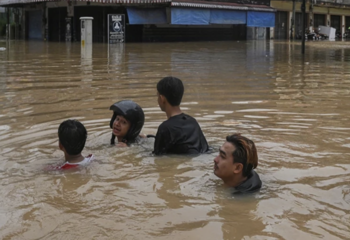 洪勢擴散20府　泰國南北共逾112萬戶受災