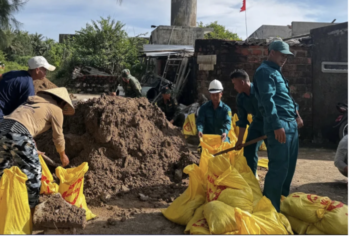 越南中部防天琴侵襲　船隻撤離居民加速避難