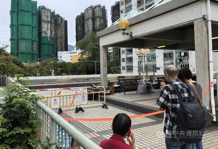 香港大火慘劇 未受影響大樓居民回家取物品