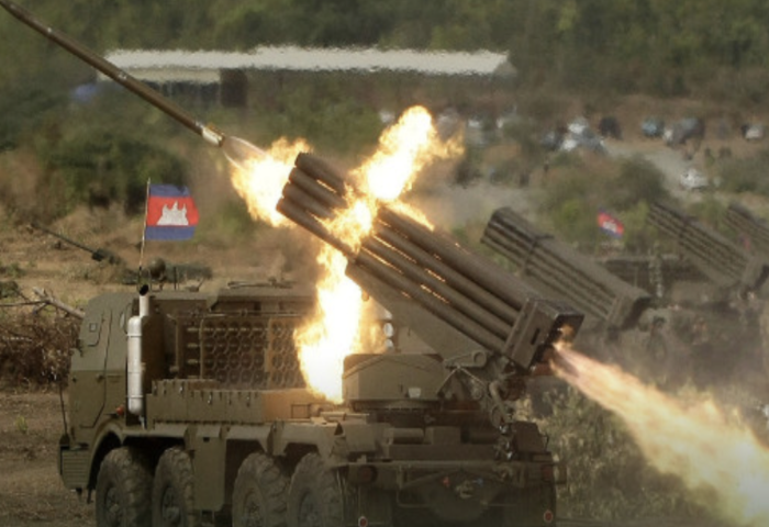 泰柬邊境再度衝突　柬方凌晨發射 BM-21 火箭入境多區　泰軍依交戰規則回應