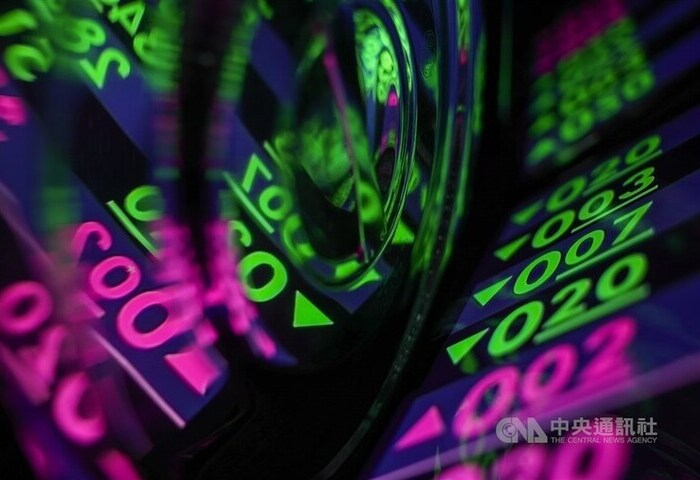 台股開高震盪走低下跌121點　終場收28182.6點