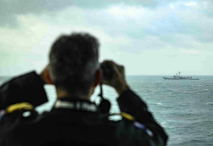 紐西蘭軍艦上月穿越台海　遇台灣軍艦照片曝光