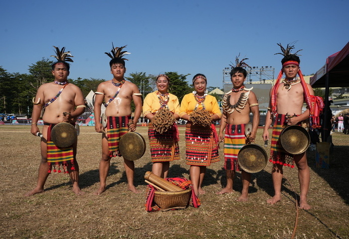 菲國原民來台參賽羽飾遭海關沒入　網友支援雞毛