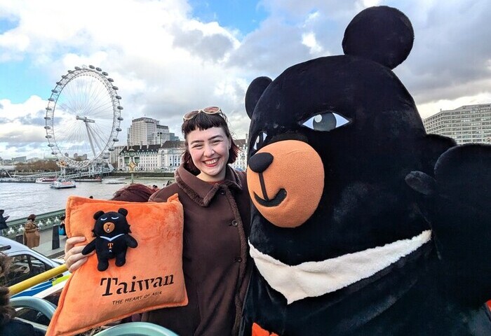 英國插畫家為台灣設計倫敦巴士廣告　傳送寶島溫暖