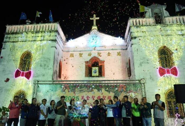 屏東萬金聖母聖殿點燈　耶誕氣氛濃厚