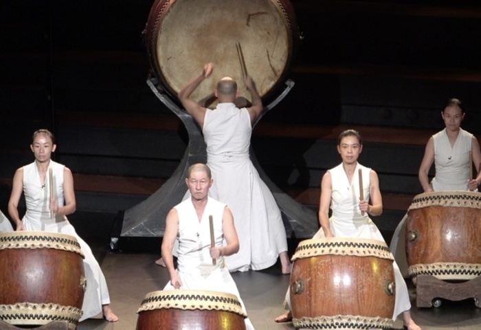 優人神鼓巴黎演出「入夜山嵐」　法觀眾：輕盈又莊嚴