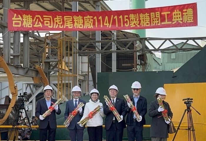 虎尾糖廠製糖期開工 全台僅存五分車載甘蔗穿梭田間