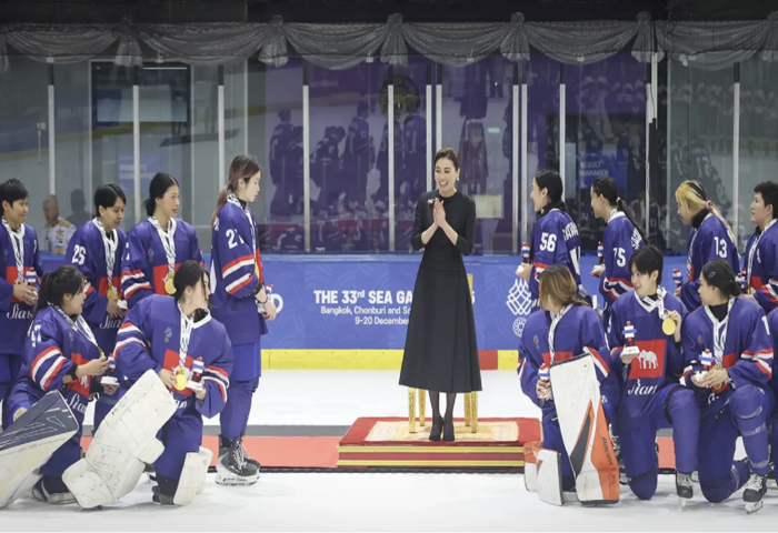 蘇提達王后親頒獎牌　泰國女冰奪東運金牌