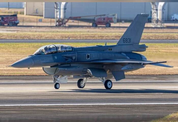 國軍新購F-16V戰機在美測試　適型油箱對外曝光