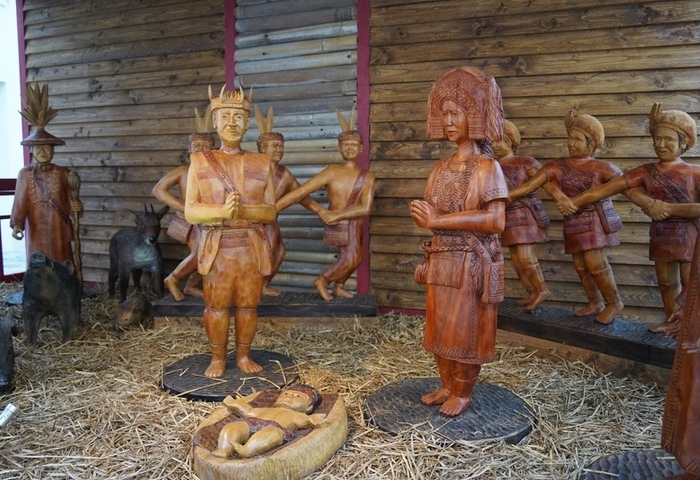 耶誕馬槽融入原住民特色　阿美族木雕家作品巴黎展出