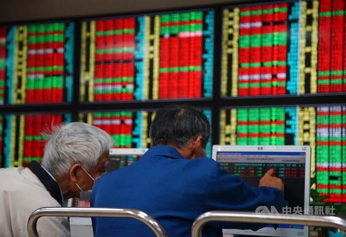 台股盤中、收盤指數同步創新高　本週漲859點