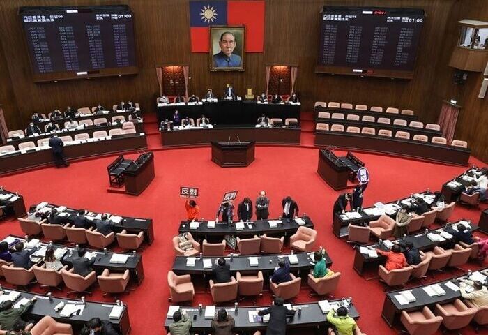 青年基本法立院三讀　18歲公民權入法、設百億青年發展基金