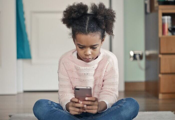 聚焦青少年心理健康　紐約州強制社群平台加註警語