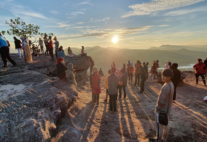 迎接新年第一道曙光　千人齊聚帕恰那岱