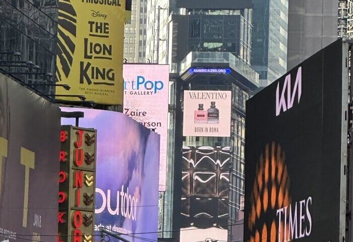 紐約瘋跨年　時報廣場群眾無懼低溫