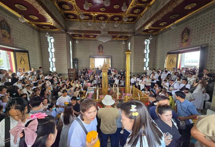 迎接新年祈福潮　曼谷市柱神廟人潮湧現