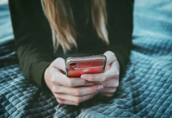 仿效澳洲　法國擬禁止15歲以下兒少使用社群媒體