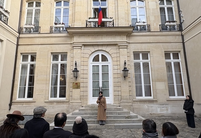 駐法代表處元旦升旗　郝培芝：台法關係高度躍升