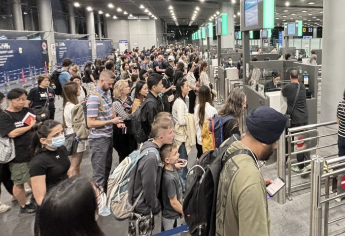 入境泰國排隊掀議　移民局指通關順暢