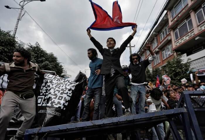 伊朗示威危及政權　近年人民上街導致政府垮台有前例